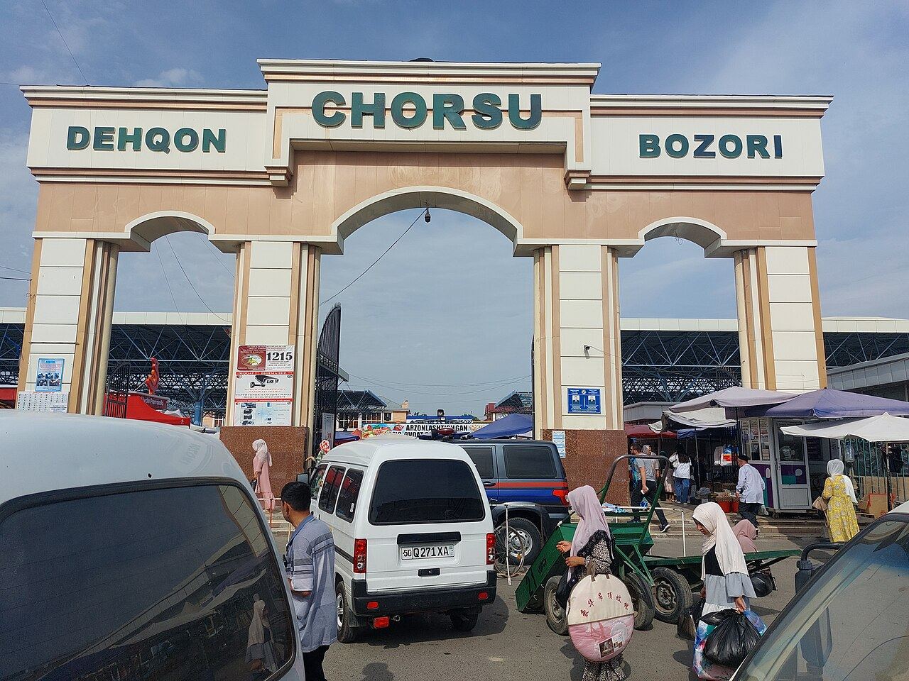 Traders at the Chorsu farmers' market in Tashkent.