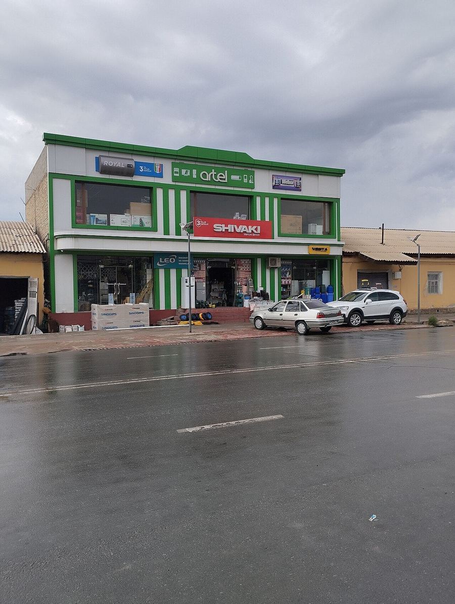 A small household-appliance shop in Uzbekistan.